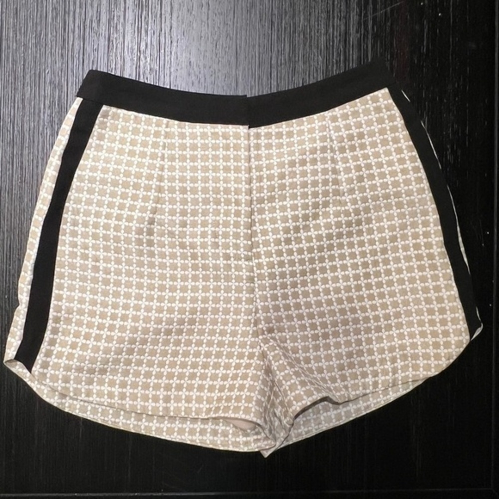 NWT Ark & Co Beige & Black Shorts Small
